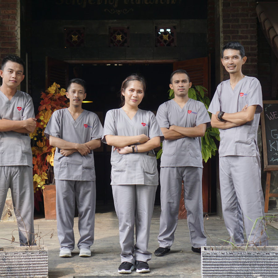 Tim Ammarai berbaris di depan kantor